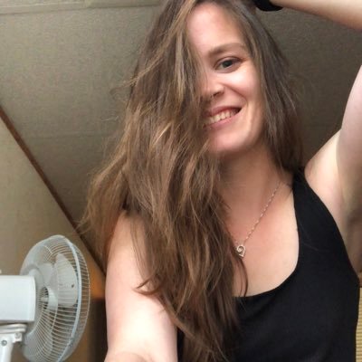 laurelavery18's profile picture. just your awkward oatmeal loving, pole dancing dietitian trying to figure shit out💩