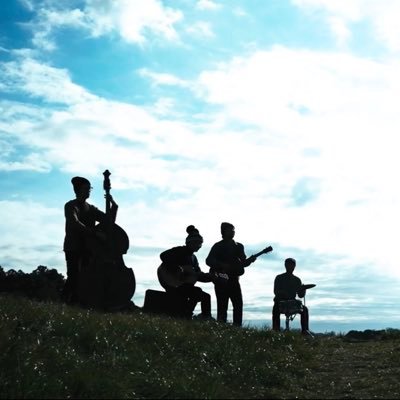 hobo_band's profile picture. ニホン語のトーキングとオールド・タイム・スタイルで旅するクァルテット。マツシマヒデキと放浪楽団のオフィシャルTwitter◎マツシマヒデキ:vocal&guitar◎藤野敏幸:bass◎川田理:Drum◎寺島靖峰:guitar(管理者:ゆたりやの亭主)