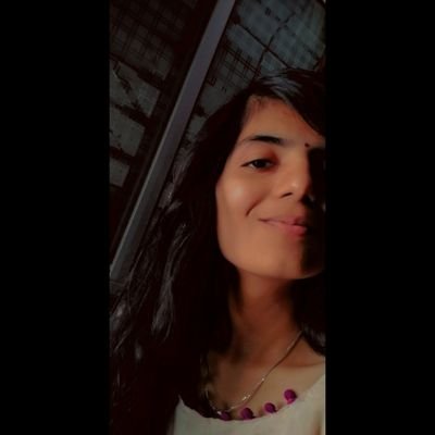 AdwaniTanya's profile picture. Voh kya hai joh tujsa lge par tu nhi, 
kahi voh beete hue kal me tu hi toh nhi.