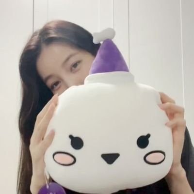 your_prop's profile picture. #여자친구 로고크롭 X