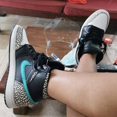 _SafeHaven13's profile picture. Isang hamak na manunulat, geek, workaholic, pero mabait :)