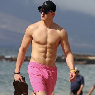 thev1988's profile picture. Bi guy who only wants to have fun.