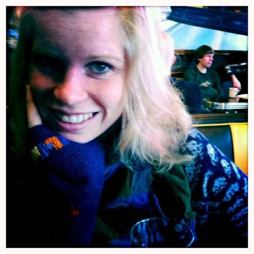 NinaNoonio's profile picture. Litteraturformidler og norsklektor. Brenner for å formidle de gode ungdomsbøkene.