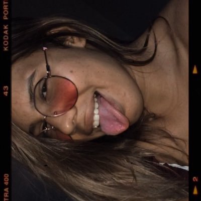 16 Primaveras 🌼 linda,fofa,educada na França essas coisas...❣. 0 MEIA 2