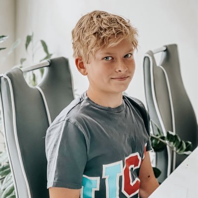 DubrovinDennis's profile picture. Hockey player Skate board lover And the creator of Reel wax.