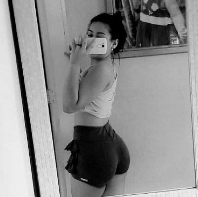 danisafadinha__'s profile picture. 15 aninhos 🔥 bi 🏳️‍🌈