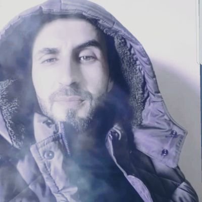 لا يعاب المرء على فقره، ولا قبح شكله، فليس له في ذلك حول ولا قوة، إنما يعاب على قبح لسانه، ودناءة أخلاقه!