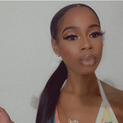 yesniece_'s profile picture. subscribe 👉🏾👈🏾