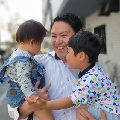 国語🇯🇵・社会🌎の塾講師 / 2児👦👧の父 / 「子どもの集中力は全ての教育に通ず」を公私つうじて実感中✨ / 子どもたちの集中力はどのように発揮されるのかを常に考えながらの日々📝 / 教育の現場で学んだこと、子育てを通じて得た経験を皆様に共有し、一緒に子どもたちの無限大の可能性を広げていきましょう！！