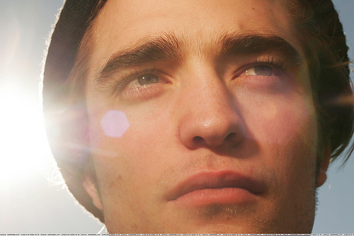 _RobPattinson_'s profile picture. FILMING NEW MOON AS I TWEET!