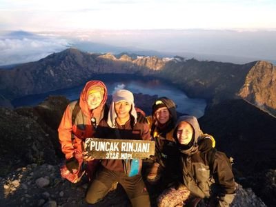 WA/call : +6287864077222
LOMBOK MT.RINJANI TREKKING ORGANIZER,
provides: PORTER, GUIDE RINJANI.
TREKKING, TOUR & TRAVEL COMPANY