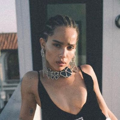 fan account with updates/pictures of zoë kravitz