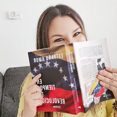 Venezolana en México. 🇻🇪🇲🇽 
Autora de Extraño amor en tiempos de revolución, Elixir de Sangre y Equilibrio, la luz más oscura. ¡Búscame en wattpad!