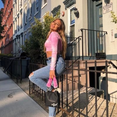 laurgold_s's profile picture. fan account