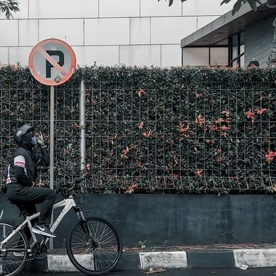 📱Gadget Addict 📷Phonegraphy 🚴‍♀️Tukang Ngepit
🍟TukangJajan 🍳TukangMasak