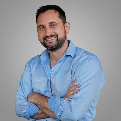 Concejal de @PRChile @muniLaReina desde 2021, Papá, Bombero @cbsantiago @15feuerwehr, 🇨🇱 🇪🇸 🇩🇪 , emprendedor y piloto.