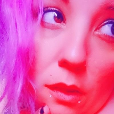 Pretty little weirdo. Astrologer. Artist. Music, Love & Spirituality.
#TPWK #loveislove.
♎♒♑🖤