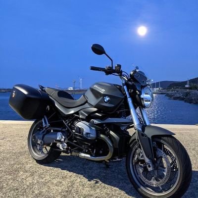 #バイク好きの人と繋がりたい
BMWＲ１200Rに乗っています。福岡県北九州市のバイク乗りです。基本平日ライダー。割と近場をウロウロしてます。格闘技や筋トレも好きで、テコンドー有段者。アニメ好き。