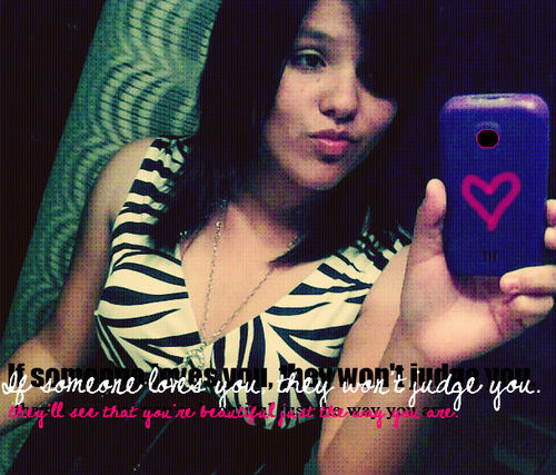 I'm definitely not like girls whαt you see in the mαgαzine, perfect fαce perfect body. I'm no beαuty queen. But i hαve α heαrt in love with you. -#Belieber♥