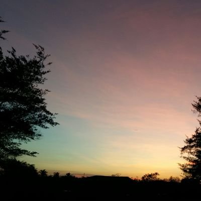 rere_f21's profile picture. hiduplah walau tidak berguna