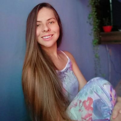 Assistente Social, Estudante, Feminista, Esquerdista, Cozinheira Aprendiz, Amante da Natureza e vivendo em busca de autoconhecimento e paz interior. 🙏🌿🍴♀