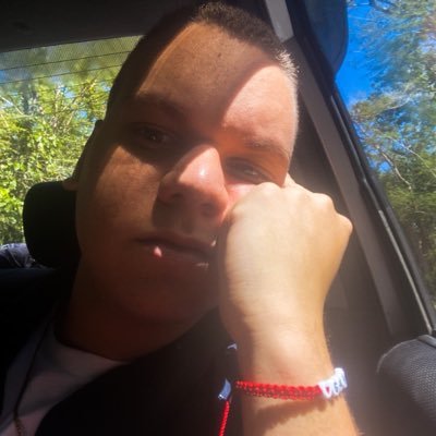 your_angel001's profile picture. Your everyday awkward gay nerd 💀 | IG @hadtotakeaselfie | Made in 🇵🇷 | #BLM #Feminist #LGBTQ+