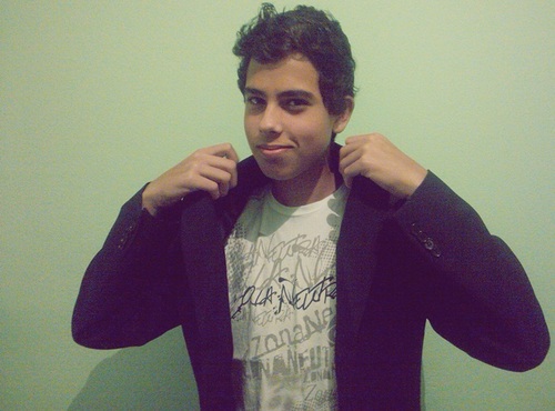 um alguem Imperfeito Porem Feliz , Queriddo e Filho do Rei :D
