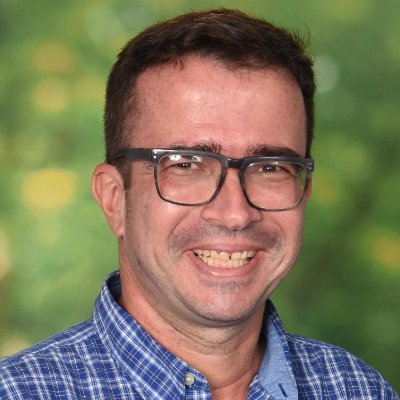 Jornalista desde 99. Assessor do Grupo Sinergia Educação e colunista do Tênis News Brasil. Já trabalhou com Guga e no O Globo/Extra, O Dia e Lance.