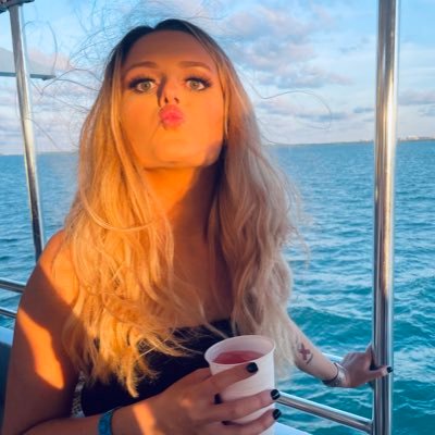 Hailey__Watson's profile picture. and so she created a life she loved • icu nurse • kc