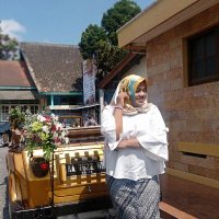 Kesayangan Mamamu (@erinajulia) 's Twitter Profile
