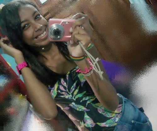 Quero um pouco mais. Não tudo, pra gente não perder a graça no escuro. No fundo, pode ser até pouquinho. Sendo só pra mim, sim ♫