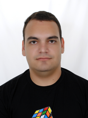 Bancário, Entusiasta de Tecnologia, Filho de seu Chico e Dona Fátima, Esposo da Aline e pai da Anna Rosa.
