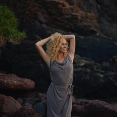 🍋 Gut Detox
🌱 Holistic Health Coach
🧘♀️ Yoga & Meditation Teacher
🦋 Model
🌈 Hawaii/ India based
