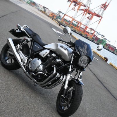 バイクとクルマ好きです^ ^ リターンライダー30歳でcb1100rs乗り^_^ xjr400r→cb400four→cb1100rs