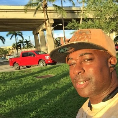 I’m a very nice guy to get to know and have fun with and party with. Very outgoing willing to try different things with a woman and treat her like a queen .