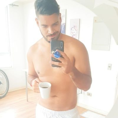 ¿Es que acaso debo hacer resumen? si quieres mi Bio, compra mi libro cuando sea famoso algun día, mientras tanto, lee mis tweets. 🇻🇪 en 🇨🇱