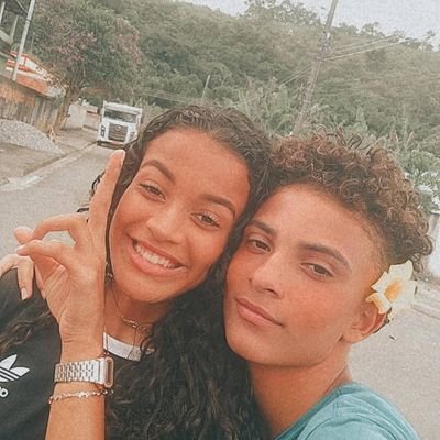 ° filho do rei |👑
° 15 aninhos|🎉
° vendedor de trufas|🍫
°amizades nova sempre|🌠