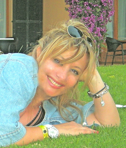 SuEñO, CrEo, AmO, SoY, RíO, DeCiDo, AcTúO. InVeStiGaR, EXcLuSiVa,!, CoMpArTiR, Meditar, EleGanCia, Ir, eVoluCióN, Glam...Dancing and Go, Be Happy.