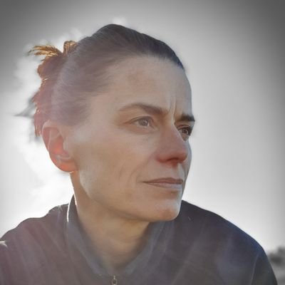 Extroverted, happy all rounder doing somewhat anything and everything to do with people, connecting & science. Love dogs, cats, running, forests, life.
