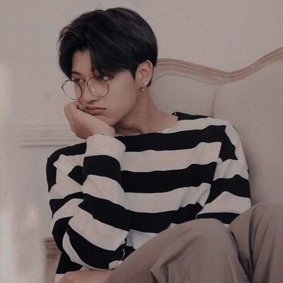 tudo bem se... eu tiver bias em todo mundo?
.
.
.
.

👑 8 makes 1 king 👑