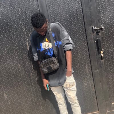 LARRYBOBBY18's profile picture. 