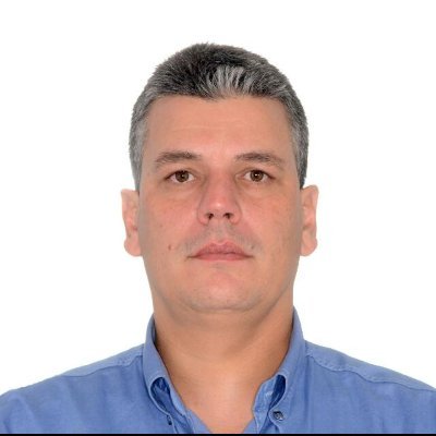 Conocedor apasionado del Paraguay, ese hermoso país que sin tener mar, lo tiene todo.
Las mejores carnes, las tierras más fértiles y su gente amable.