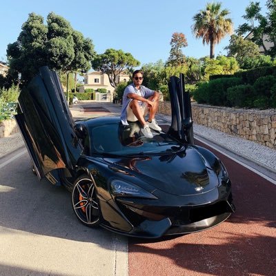 🇬🇧| Liverpool 🚙| AMG GTS 👨🏽⚕️| Medical School Drop Out ⬇️| More Info On What I Do?