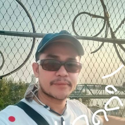 คุณพ่อลูกสาม คนไกลบ้าน รับจ้างทั่วไปที่ได้เงิน ชิวิตคนเรามีขื้นมีลง แต่มั่นคงในความรัก สักวัน..ฝันเราเป็นจริง...