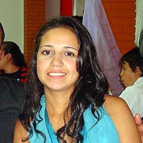 Sensível.complicada.teimosa.dedicada.preocupada.instável.esperta.amorosa.desconfiada.desastrada.inteligente.virtuosa.doidona.preguiçosa.sonhadora.realista...