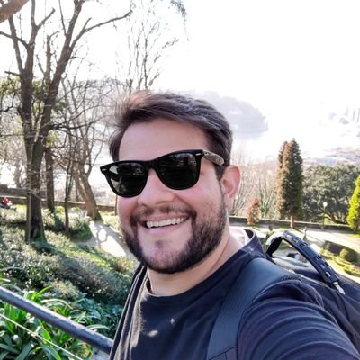 Advogado e Professor Universitário. Mestre em Direito pela UFMG.