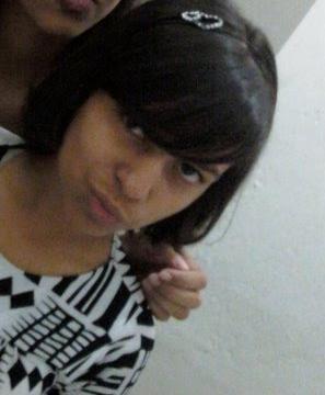 MonaSales_'s profile picture. Bipolar, 14 anos, Vegetariana, Chocolatra, Caloura, Feliz.