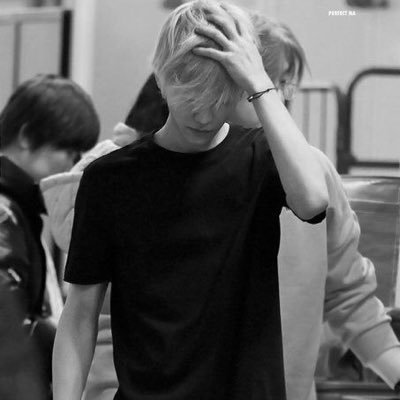 ถ้าเธอชอบคนตลกเธอมาจีบเราก็ได้นะ อย่างสีเหลือง เเมงม่วง