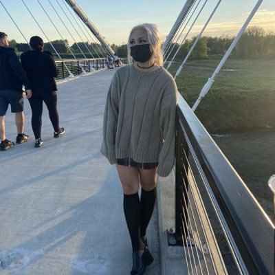 lizzzieperezz's profile picture. 