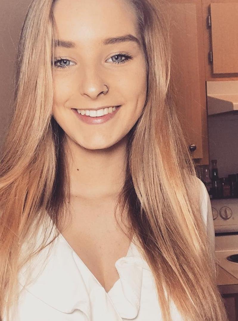 Isabella13160's profile picture. 